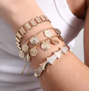 evidencia folhesdos pulseiras