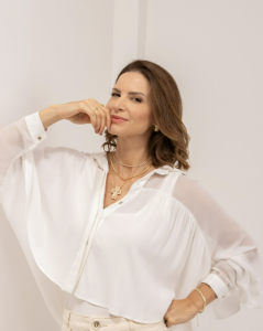 como combinar semijoias com estilos diferentes de roupas